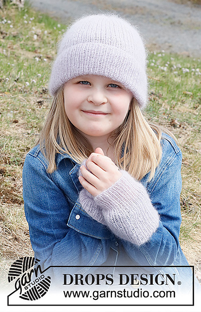 40-27 b Sweet Attitude Wrist Warmers