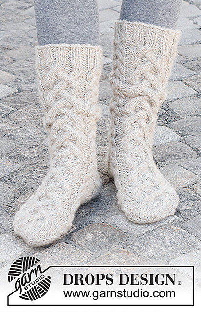 227-66 Cable City Socks