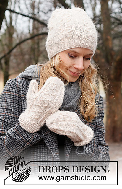 226-53 b Rolling Snow Mittens