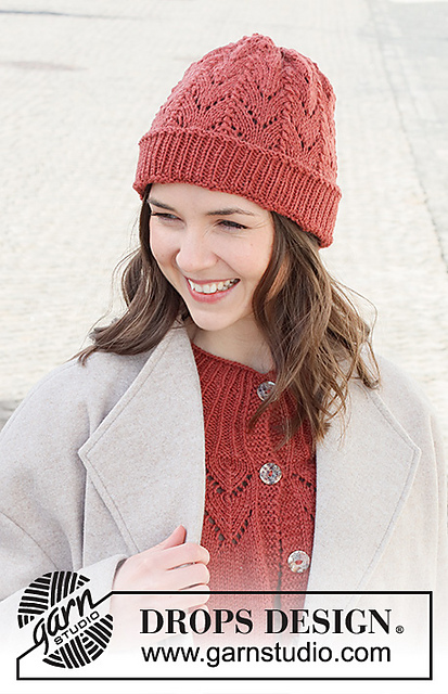 225-24 December Bloom Hat