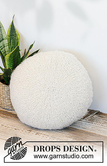 228-62 Snug Boucle Pillow