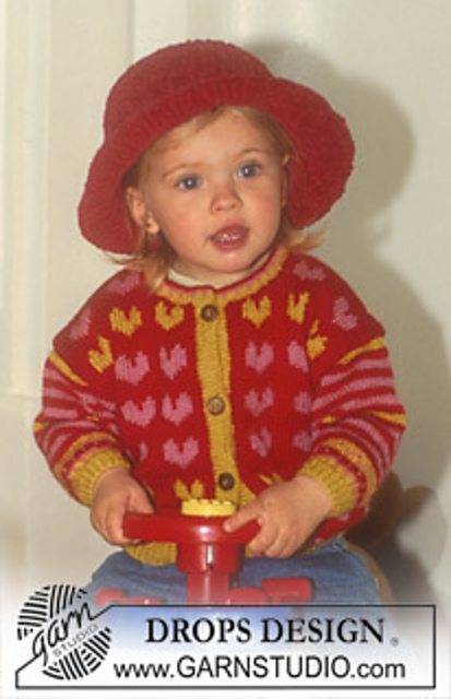 b5-21 Cardigan with hearts and hat