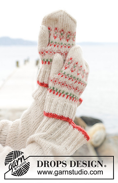 242-19 Something About Holly Mittens