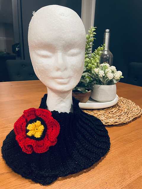 Anzac Poppy Cowl