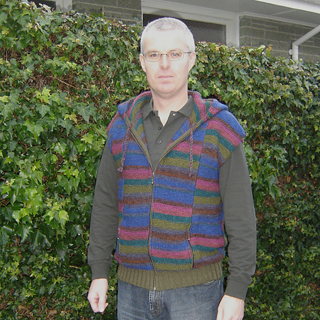 6511 Man's vest with hood