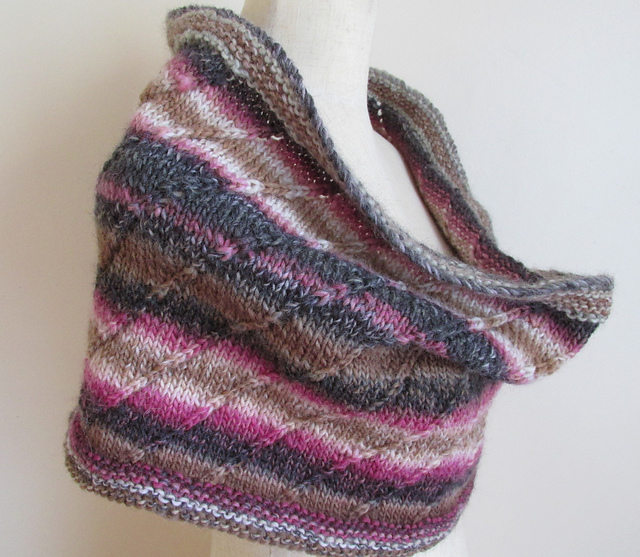 Swirl Spiral Cowl