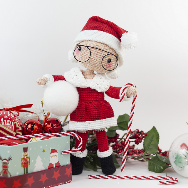 Mrs. Claus Amigurumi
