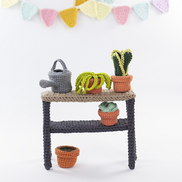 Gardener Furniture Amigurumi