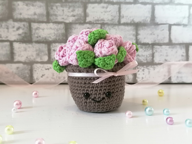 Pot of Roses