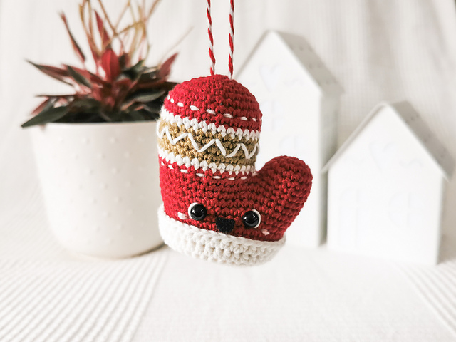 Mitten Bauble