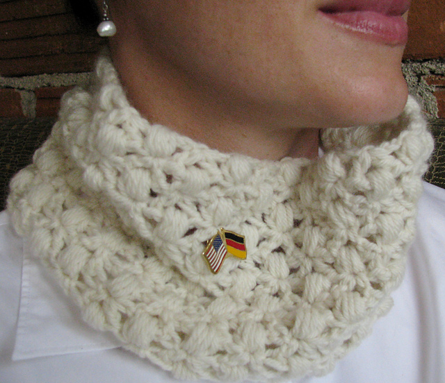 Lacey Puff Cowl