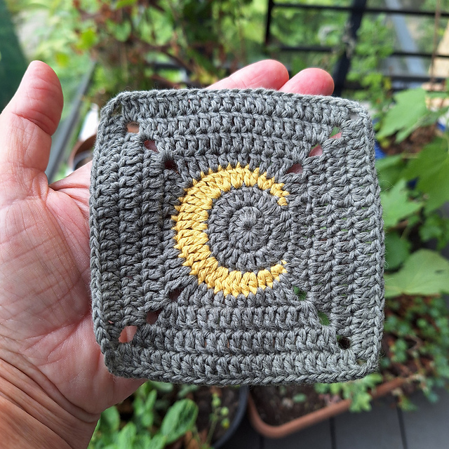 Moon granny square