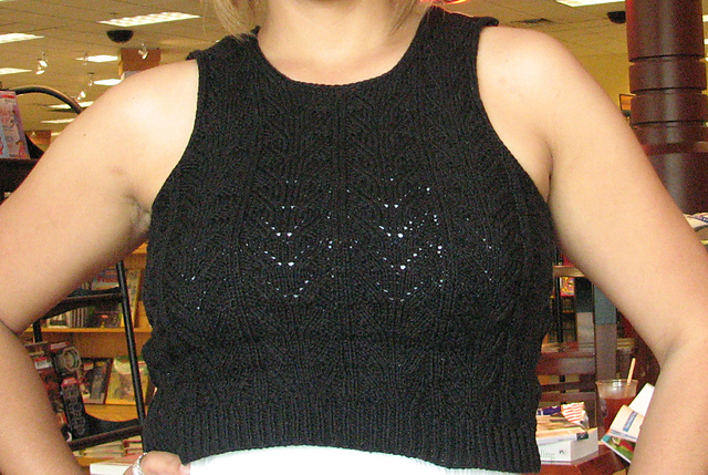 40 Cropped Top with Lace Pattern 