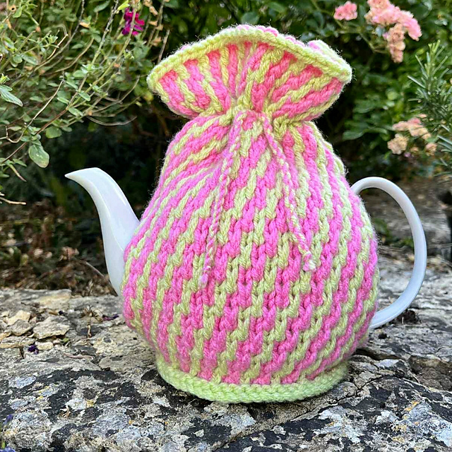 Marshmallow Teapot Cosy - 4 Cup