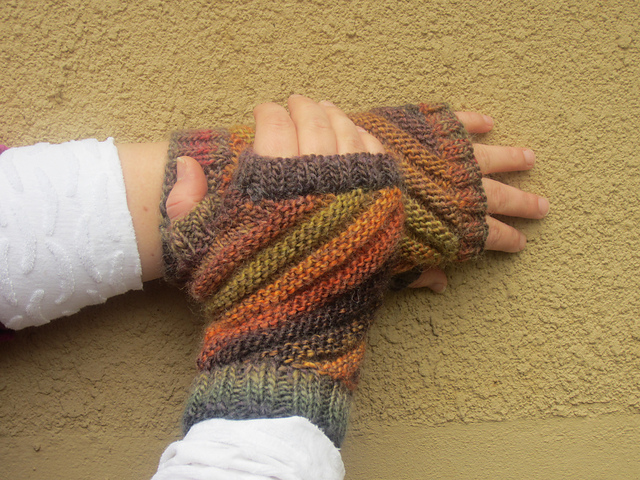 Gedrehte Handstulpen