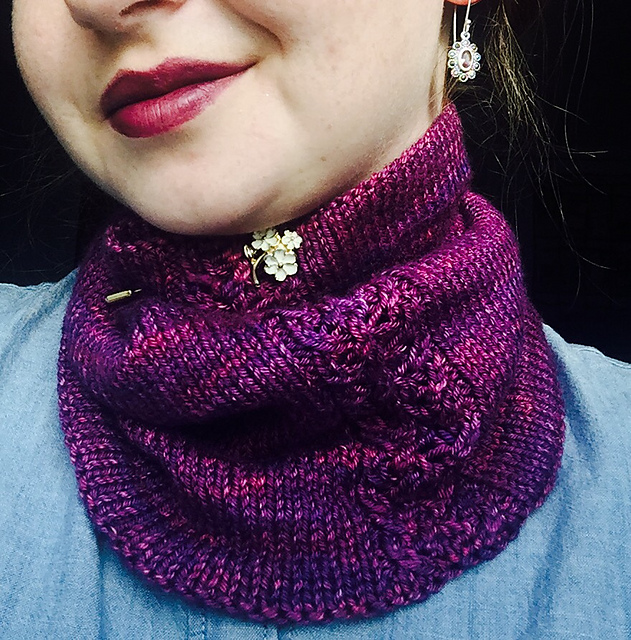 Queenie Goldstein Cowl
