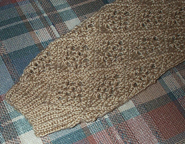 Knit-Twist Lattice with Lace