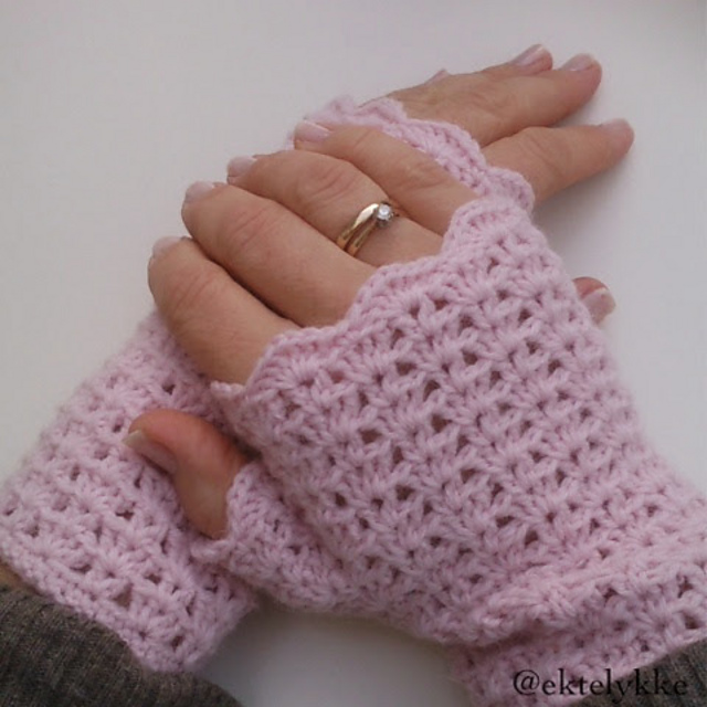Anna's fingerless mittens