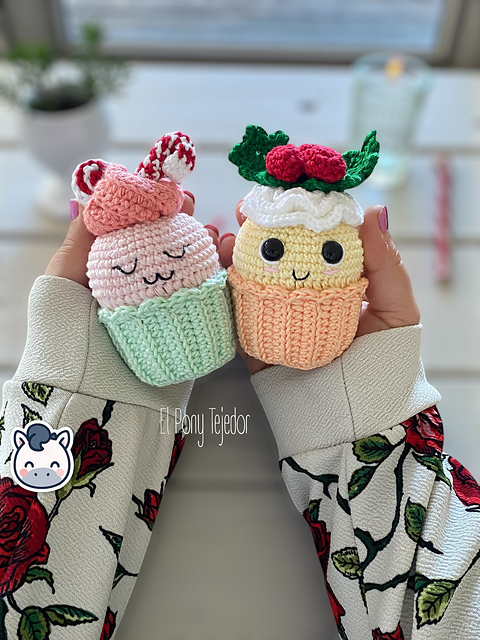 Amigurumi Christmas Cupcakes