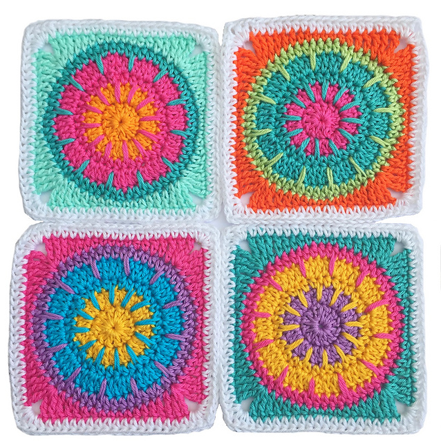 Granny Square Moxi