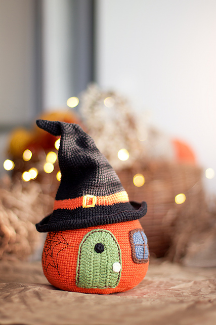 Pumpkin house in hat