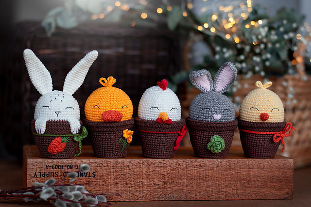 Easter decor in baskets