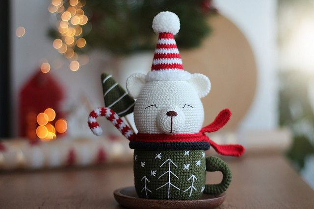 Polar bear in mug