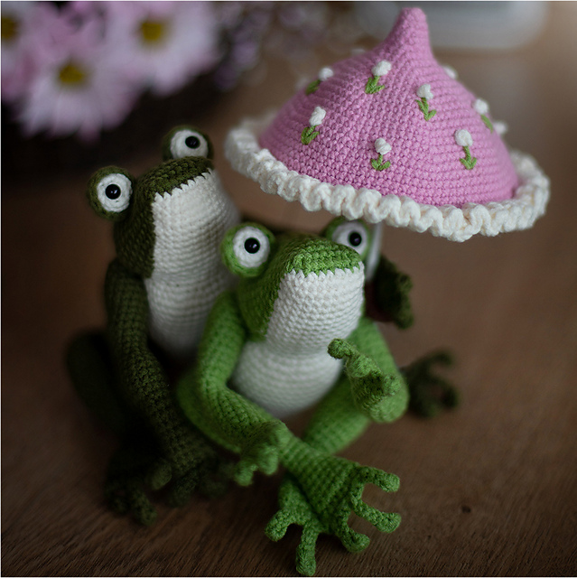 FROG AND UMBRELLA