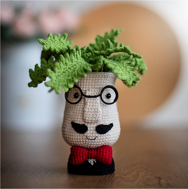ORNAMENTAL FLOWER MAN POT