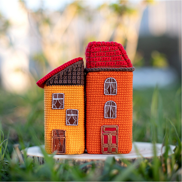 SMALL HOUSES