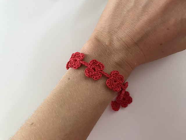 Flower bracelet