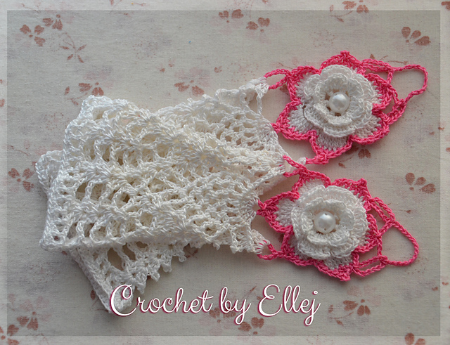 Lacy floral fingerless gloves for Eva