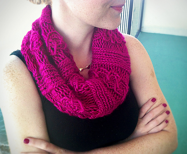 Quickly Crossed Cable-Rib Cowl