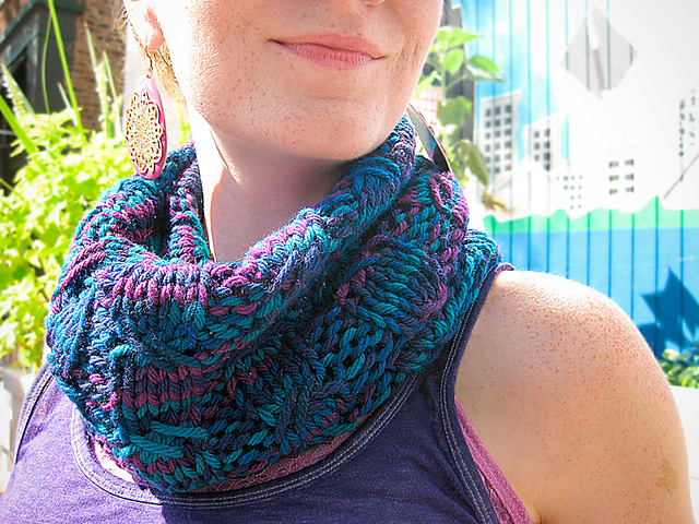 Cascading Crossed Cables Cowl