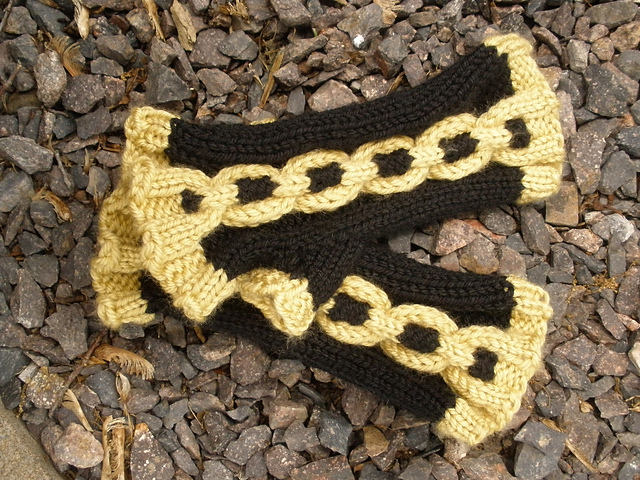 Maxmillian Cabled Fingerless Mitts
