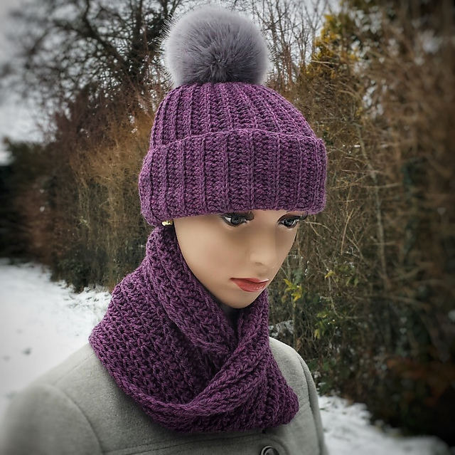Beanie Hat & Moebius Cowl