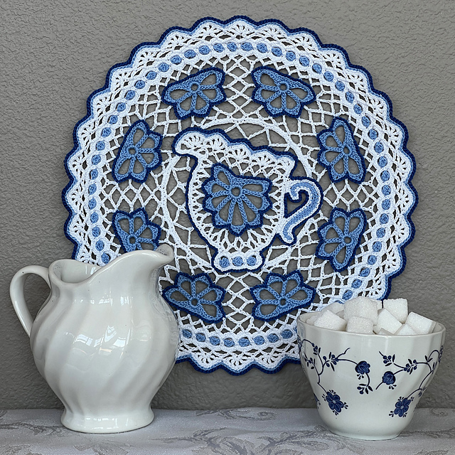 Delft Tea Set: Milk Jug Doily