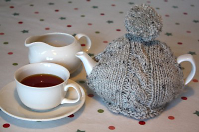 Snug Cable Tea Cosy