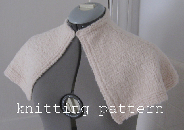 Three-Point Bamboo Capelet