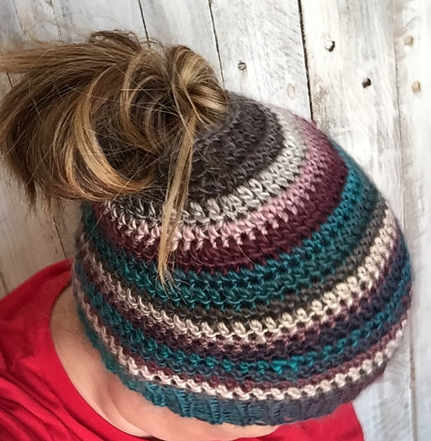 Endless simple bun hat