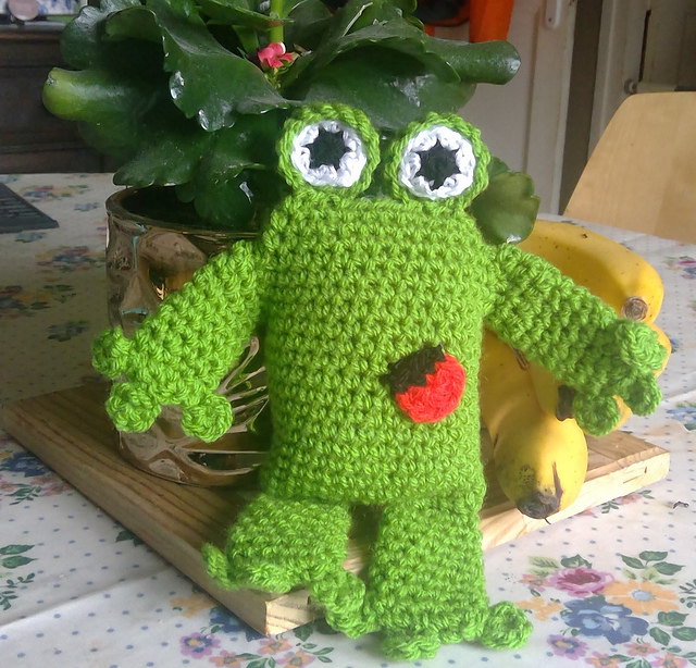 crochet animal frog