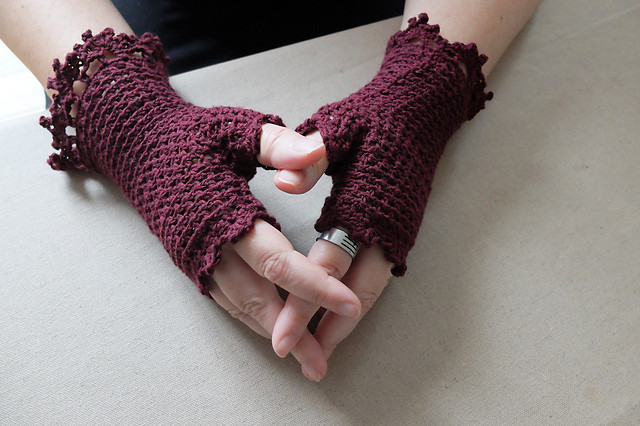 Phryne purple mitts