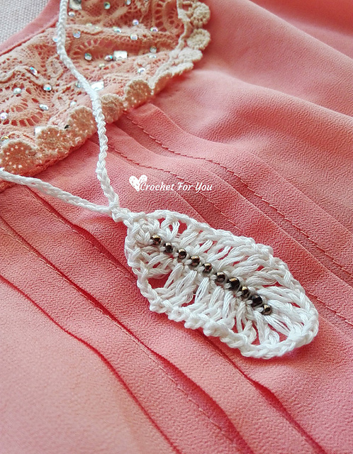 Feather Pendant Necklace