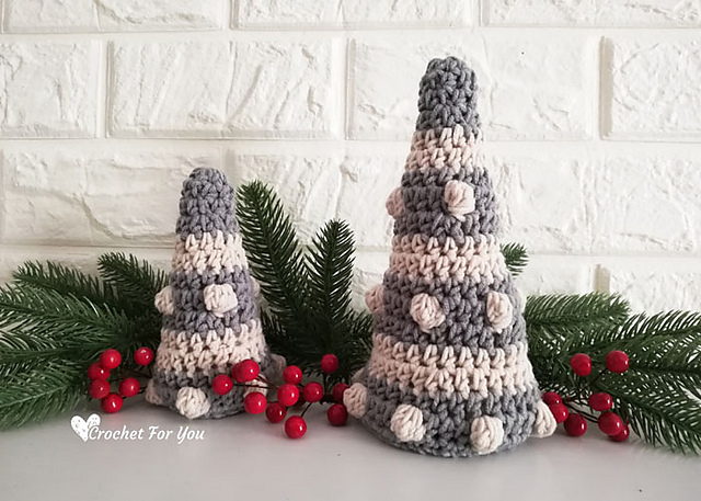 Bobbles Stripes Christmas Tree
