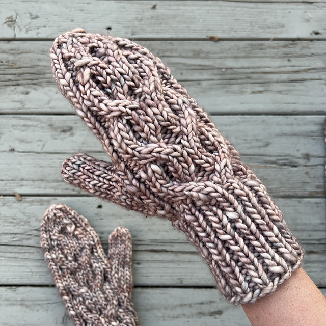 Wintergreen Mittens