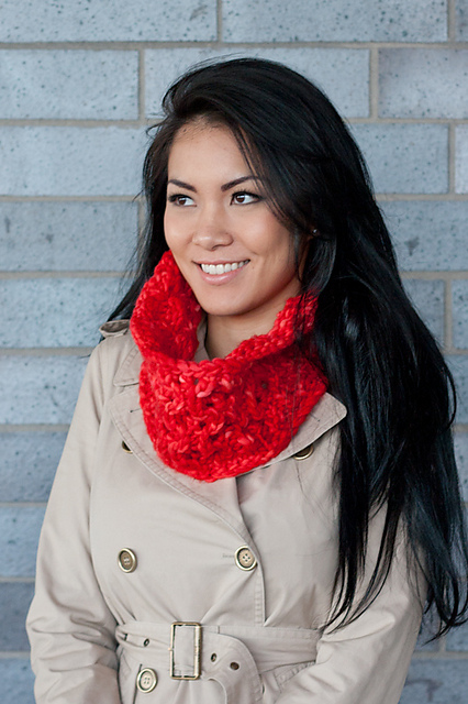 Franca Hourglass Eyelets Cowl
