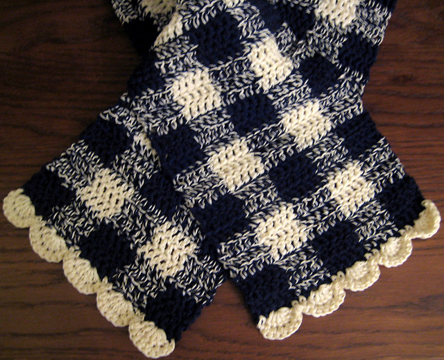 Seamless Gingham Scarf with Scalloped Edge