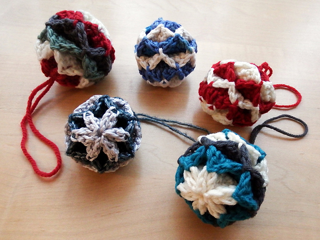 Simple Origami Baubles