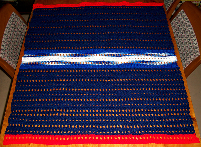 Double Crochet Blanket with Wave Center