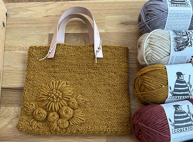 Ravelry: Knitted Hand Bag CYC 2025 pattern by Amalia Malos